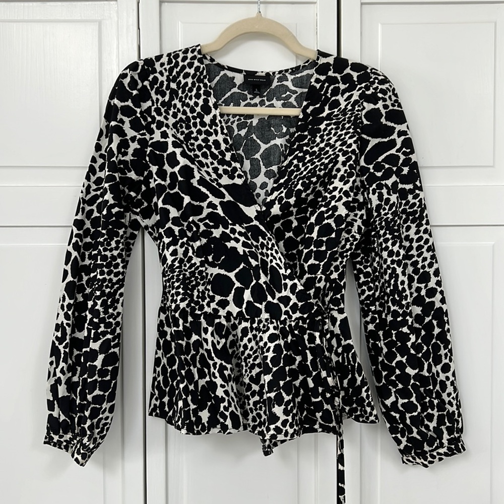 Women’s Animal Print Front-Tie Long-Sleeve Peplum Top